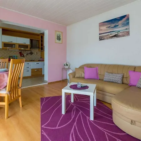 Apartament In 39088